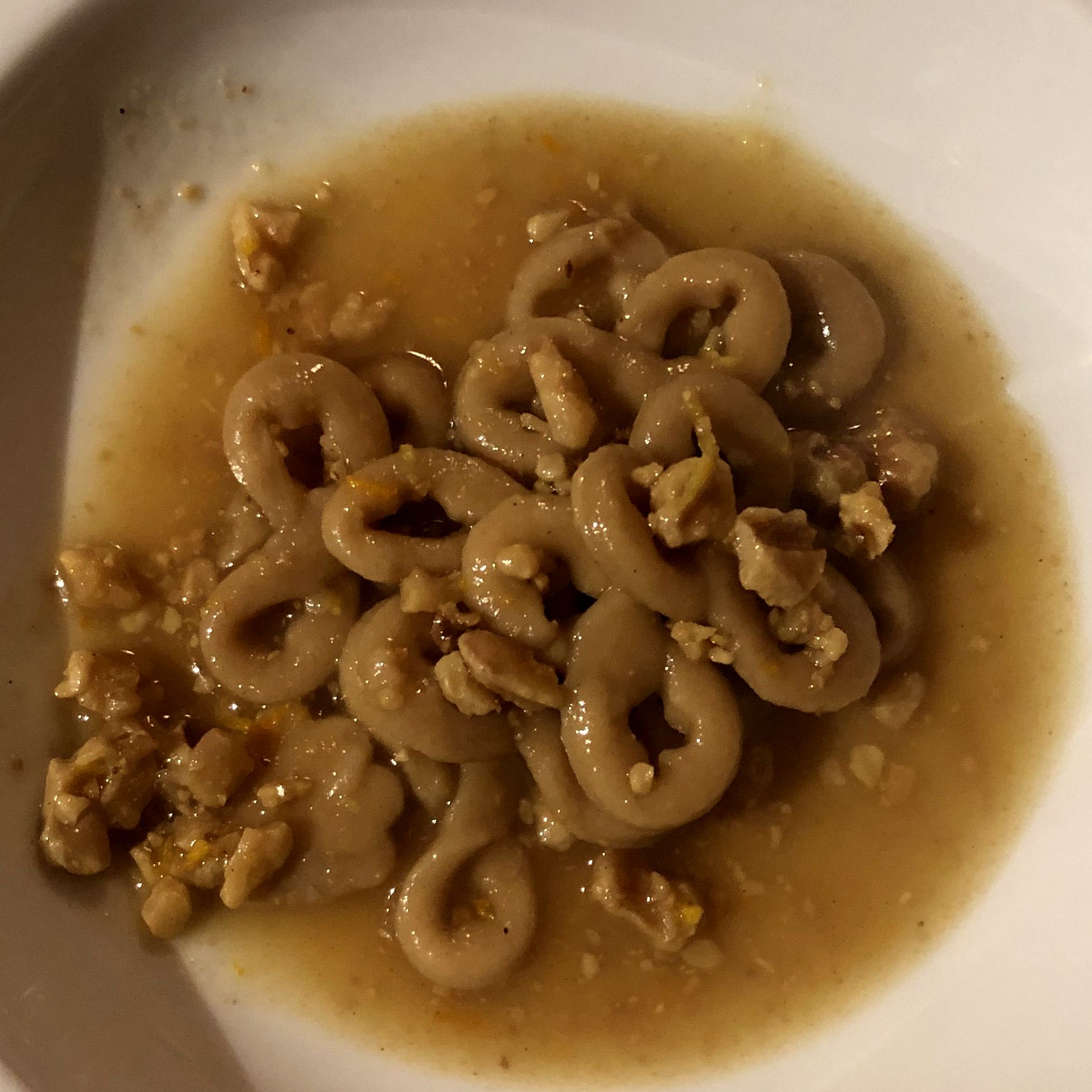 Mucenici-Supper im Teller. Die Achten sind gut sichtbar