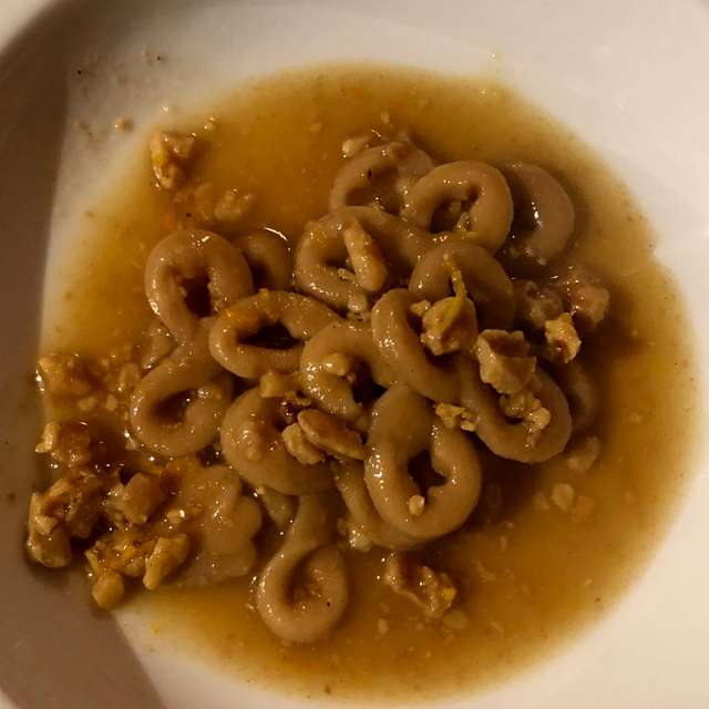 Mucenici-Supper im Teller. Die Achten sind gut sichtbar