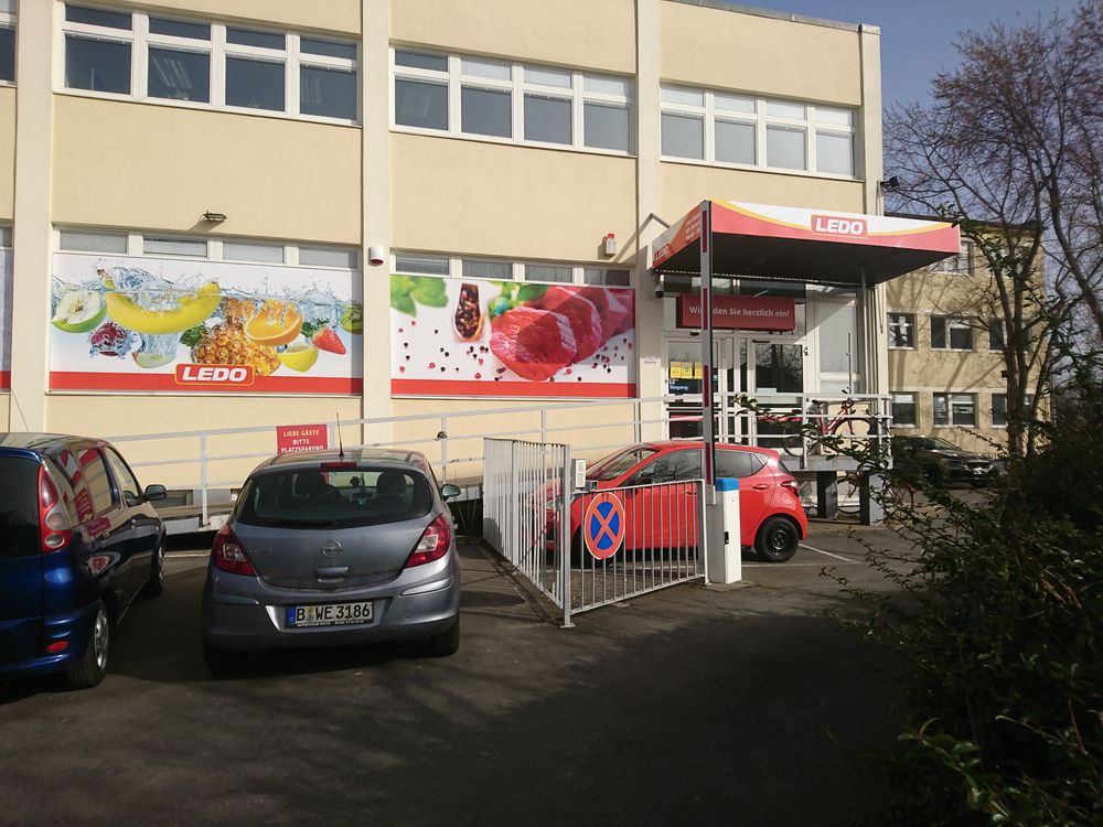 Außenansicht Supermarkt Ledo